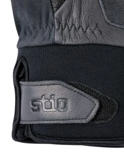Stio Hardscrabble Insulated Mitt -Stio Shop Online Unisex Hardscrabble Insulated Mitt Magnet Detail Cuff