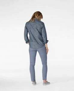 Stio Women's Ashton Chambray Shirt -Stio Shop Online W Ashton Chambray Shirt Dark Chambray 4 6cfeb1df 7c0a 4c7d adc0 d53b737687c0