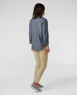 Stio Women's Ashton Chambray Shirt - Past Season 27 Stio Women's Ashton Chambray Shirt - Past Season -Stio Shop Online W Ashton Chambray Shirt Medium Chambray 4 3fa761d1 89da 41db 86ae 9210ad4c8017